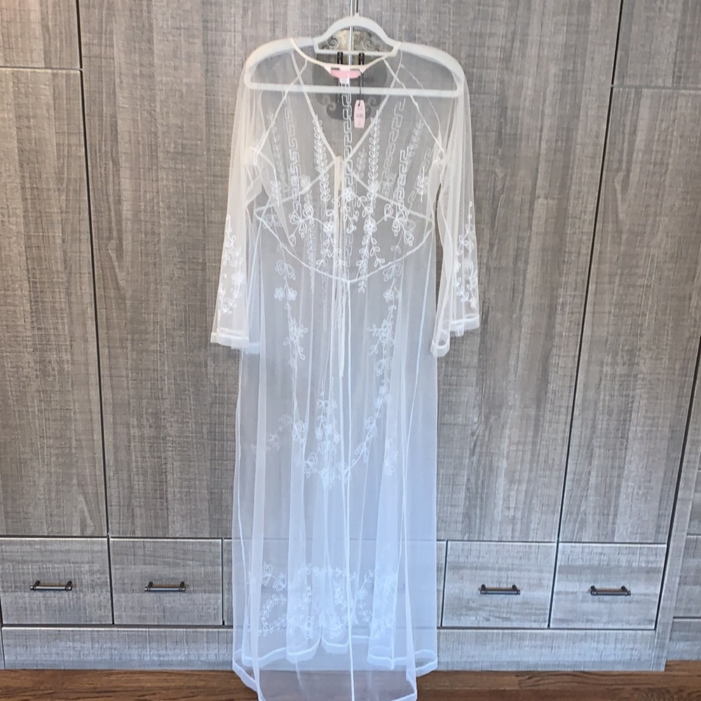 Victoria’s Secret Embroidered Robe - Picture 4 of 13